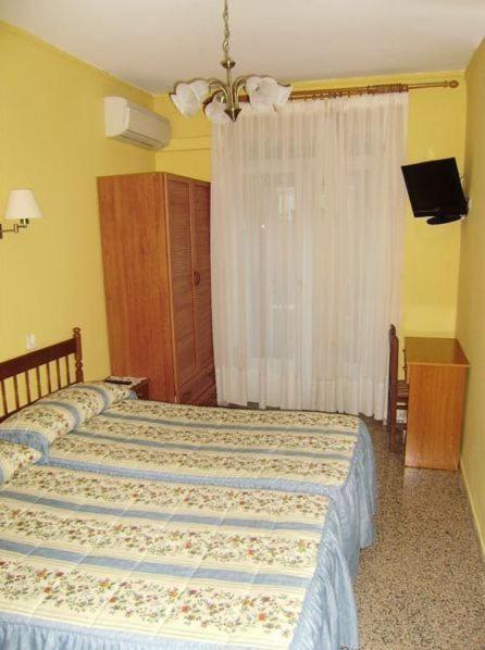 Hostal Miguel Angel Мадрид Стая снимка