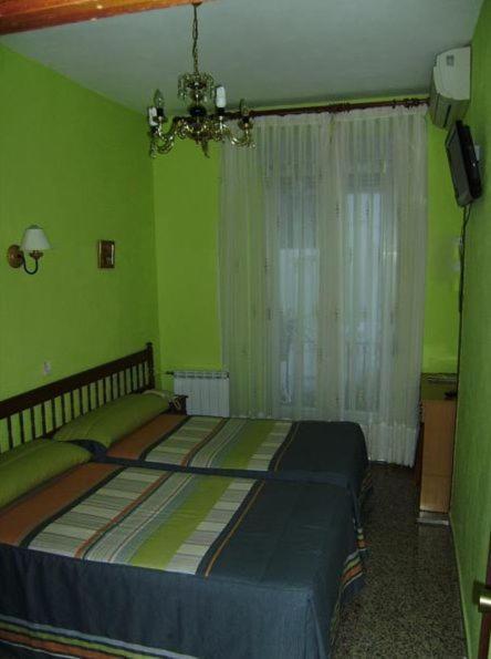 Hostal Miguel Angel Мадрид Стая снимка