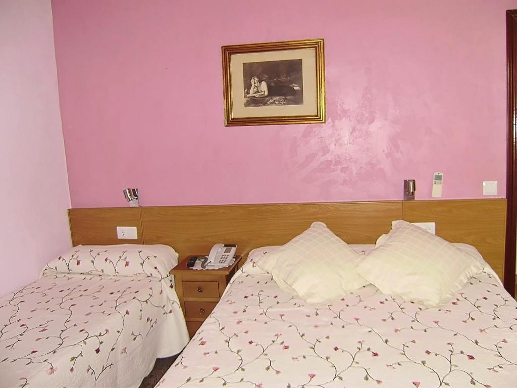 Hostal Miguel Angel Мадрид Екстериор снимка